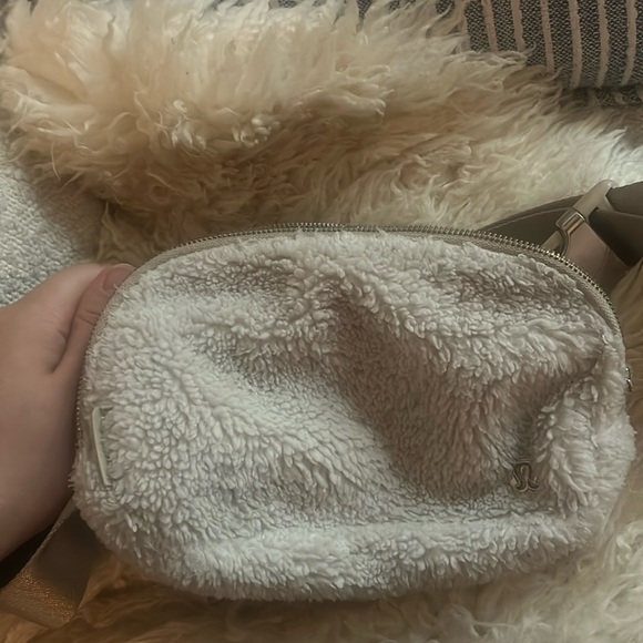 Lululemon Everywhere Fleece Belt Bag  - Natural Ivory/Trench colour - Picture 5 of 6